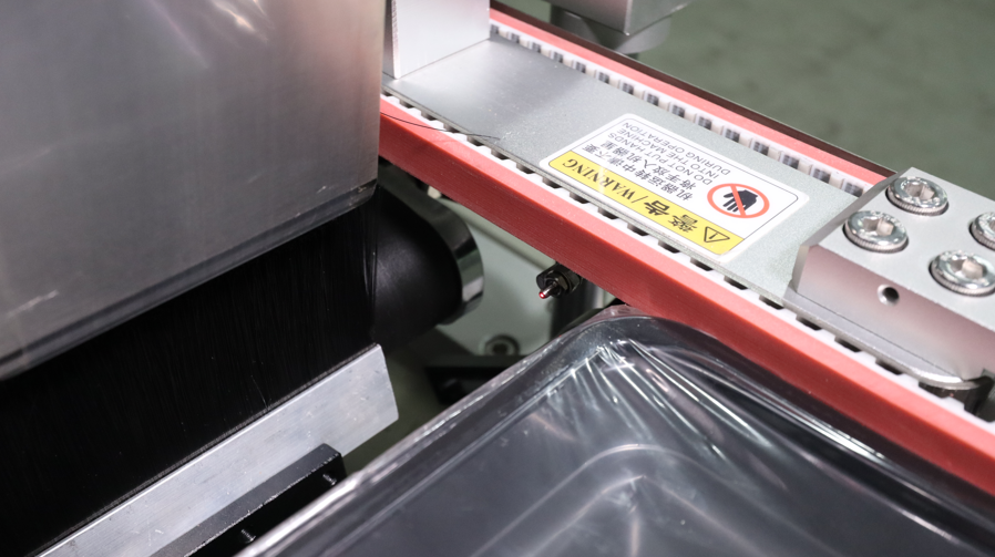 全自動轉(zhuǎn)角貼標(biāo)機(jī),貼標(biāo)機(jī)設(shè)備,全自動不干膠貼標(biāo)機(jī)廠家